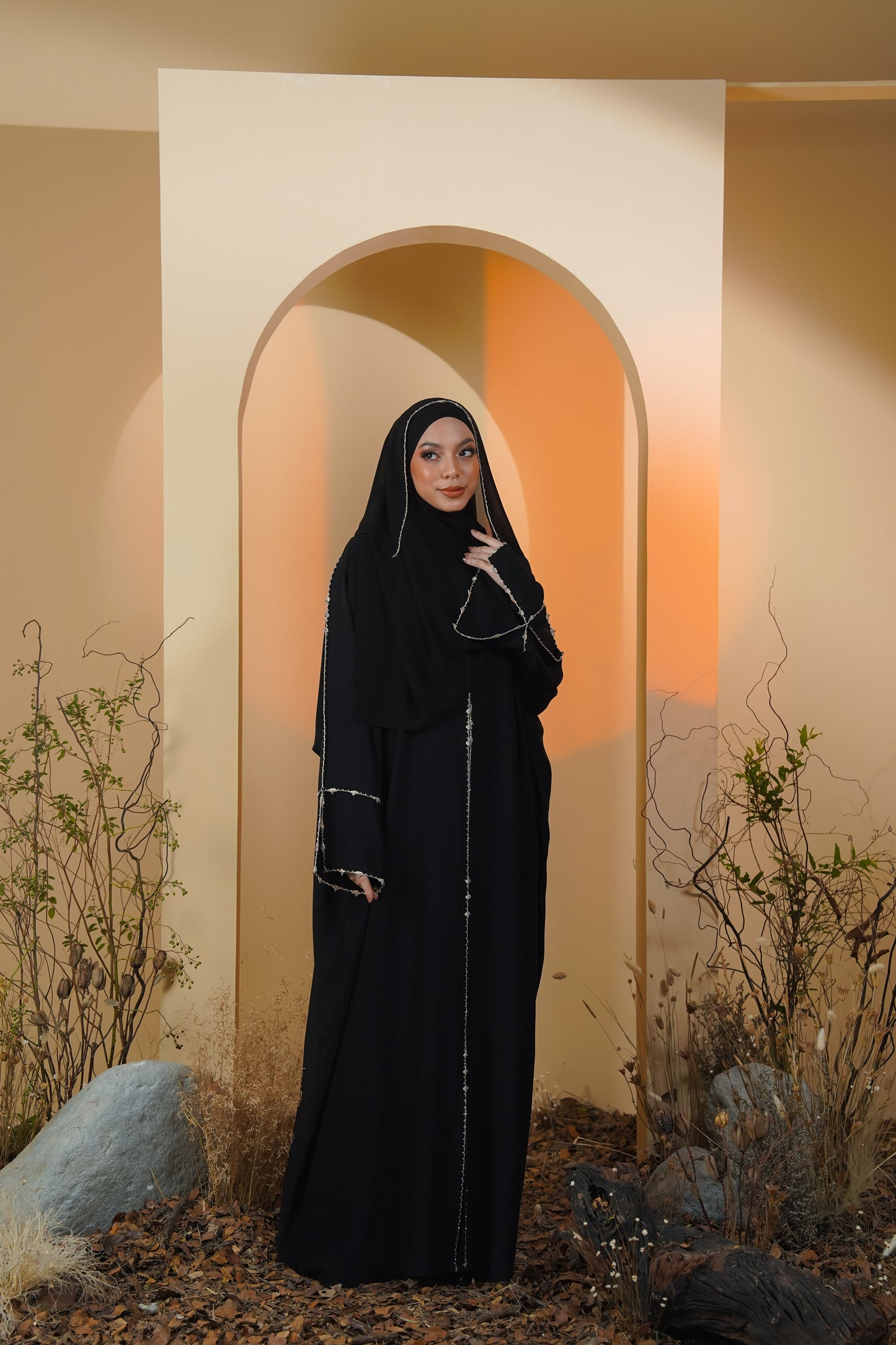 LAIQA ABAYA BLACK